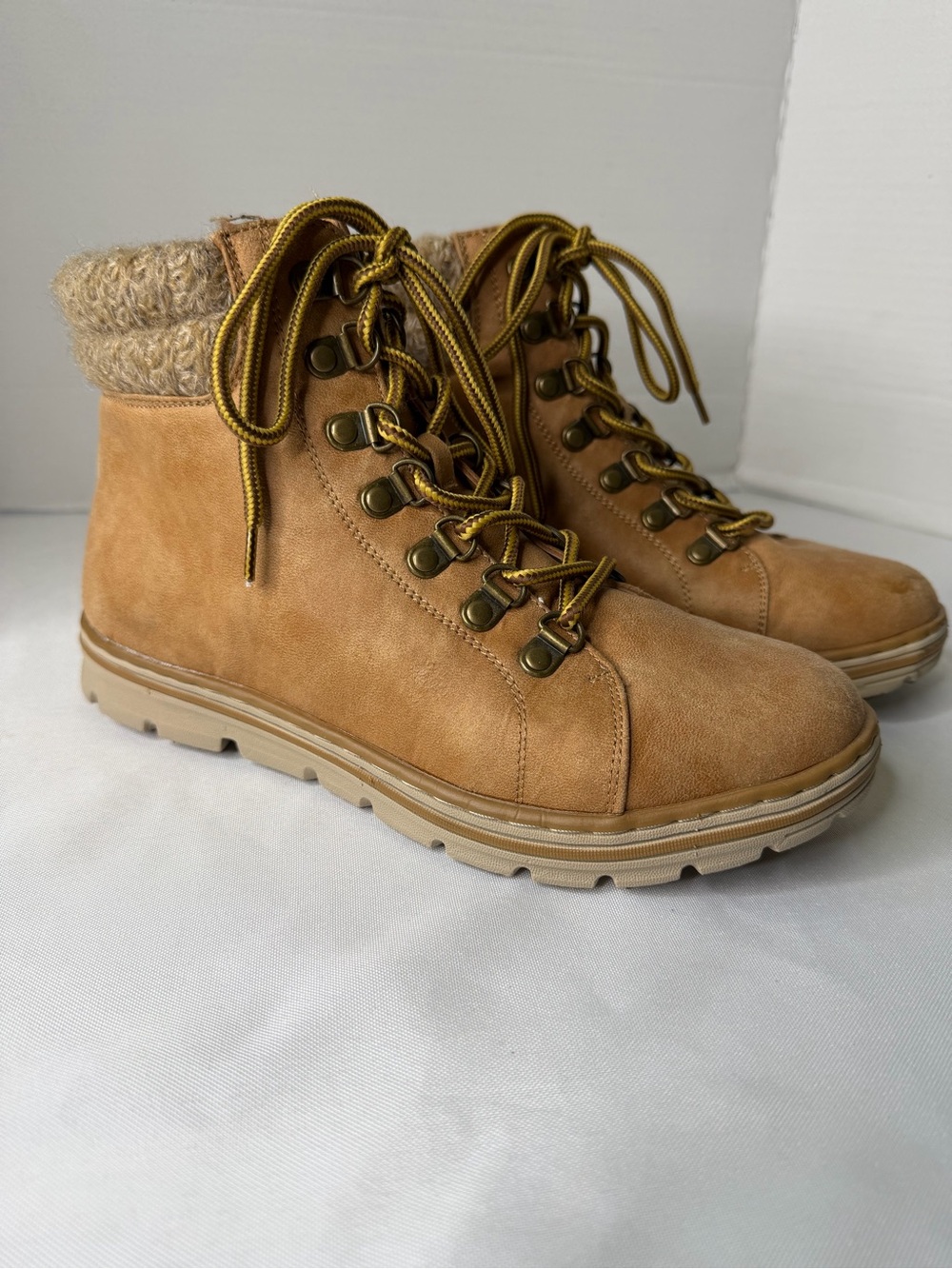 Cliffs by WHITE MOUNTAIN “Kerri” Tan Lace Up Hiker Ankle Boots Knit Collar Sz 7